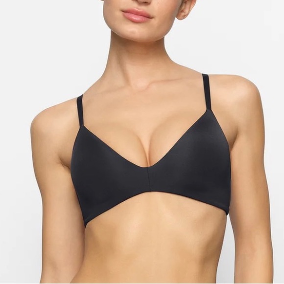 SKIMS T-shirt Demi Bra - Picture 2 of 6